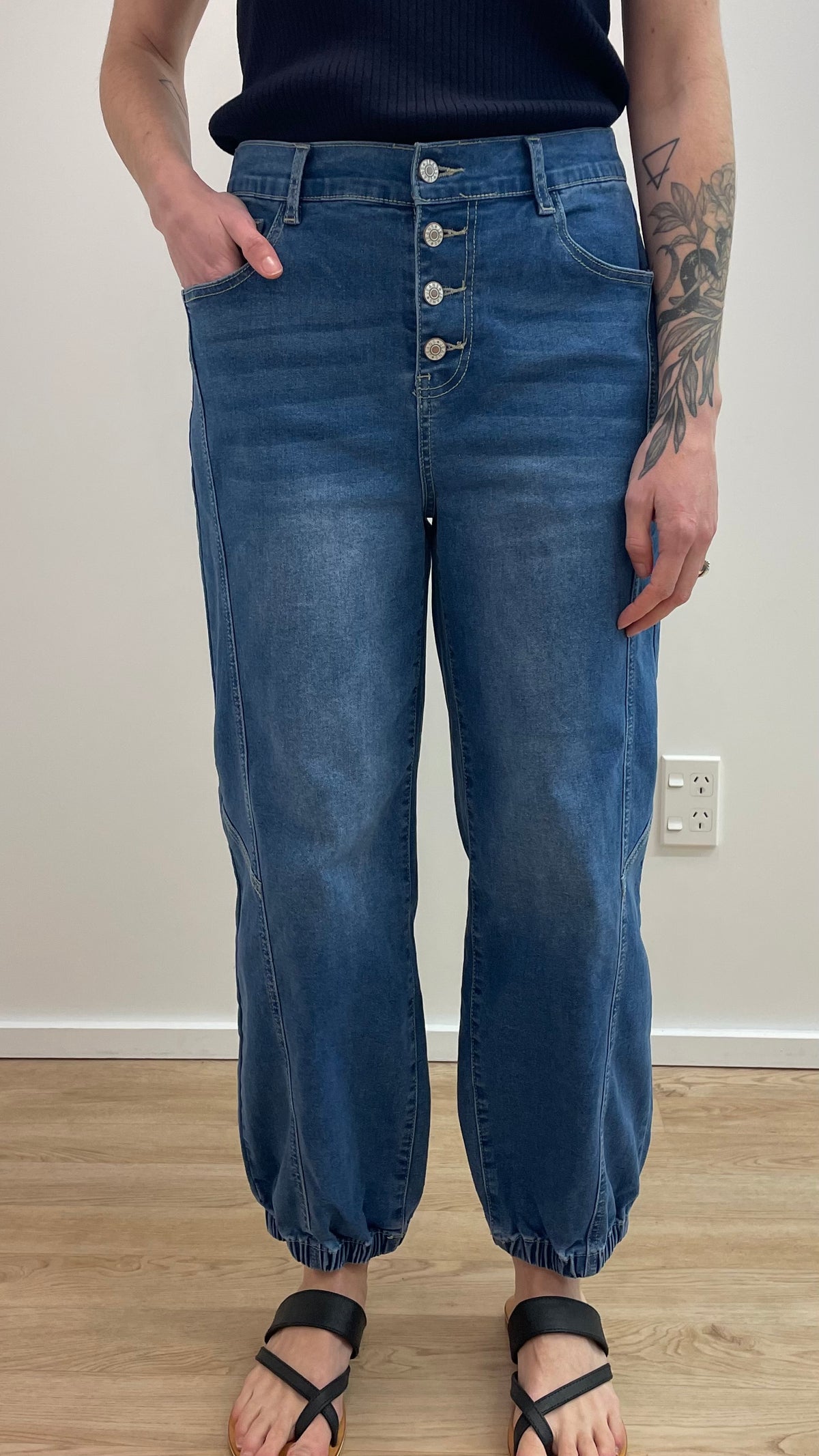 Benson Button Barrel Jeans Lt Denim