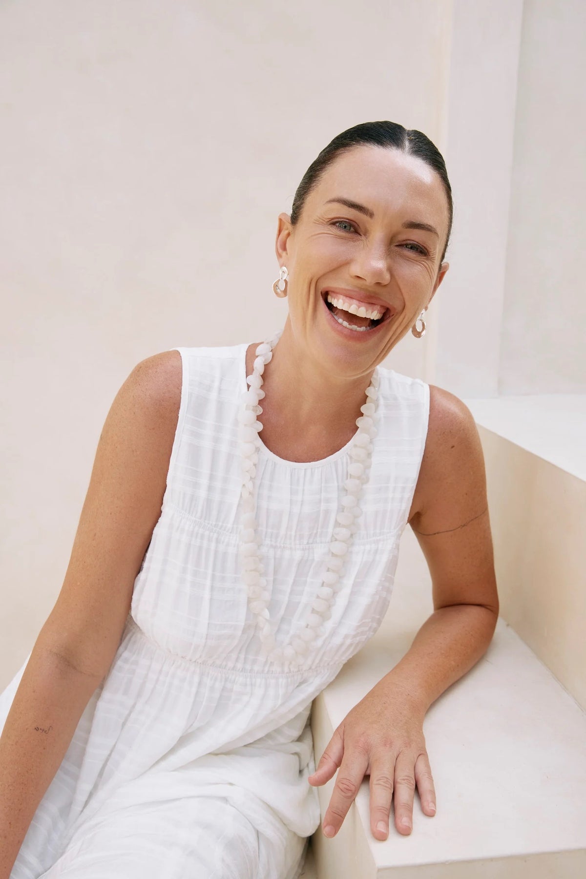 Cove Strand Necklace White