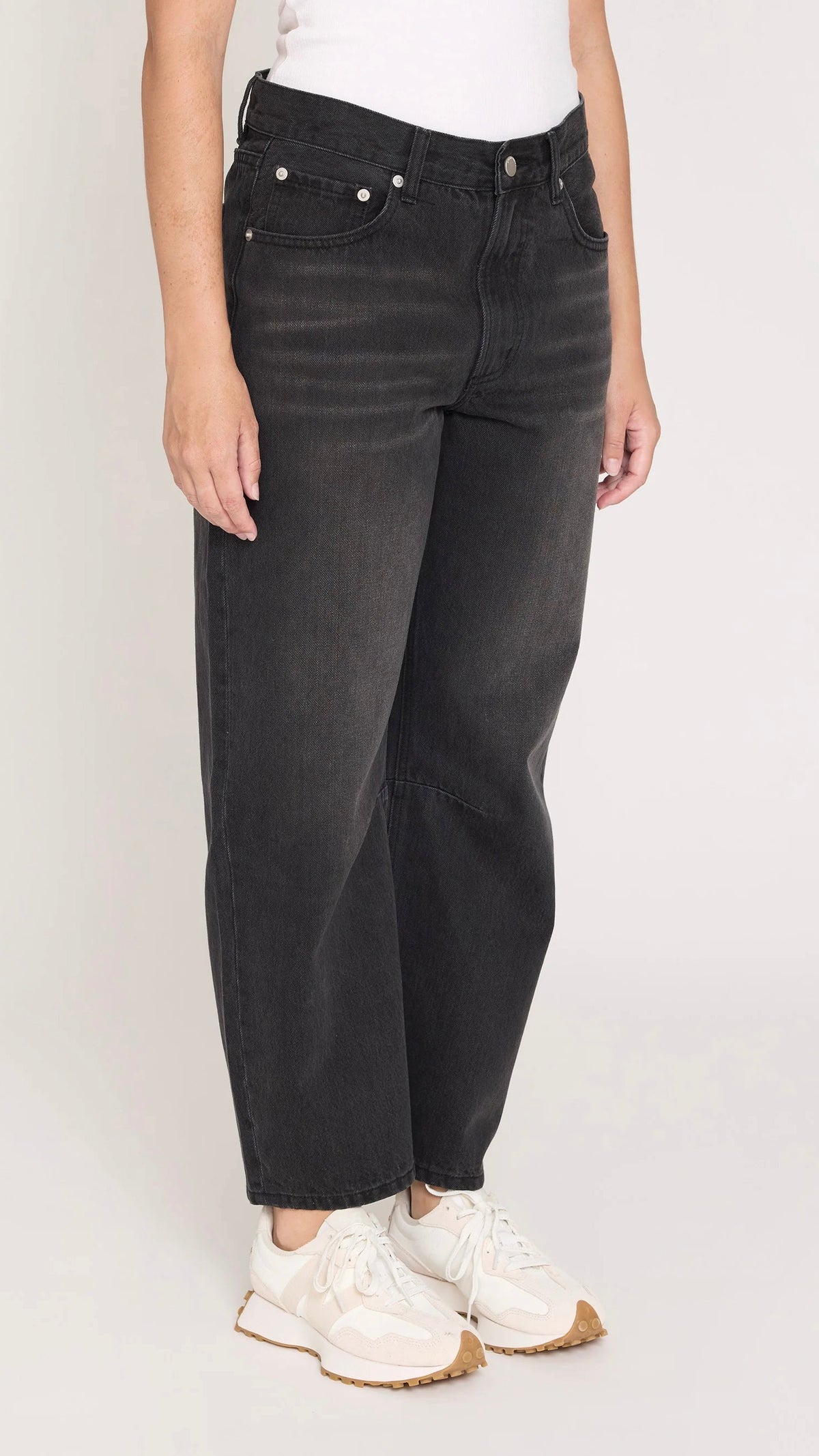 Carson Barrel Jean Washed Black