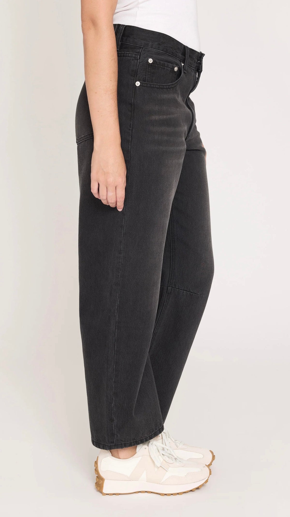 Carson Barrel Jean Washed Black