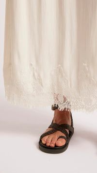 Drift Lace Skirt White