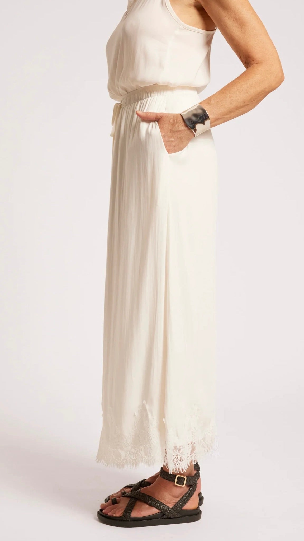 Drift Lace Skirt White