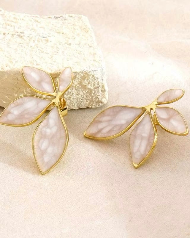 FME356 Retro Flower White