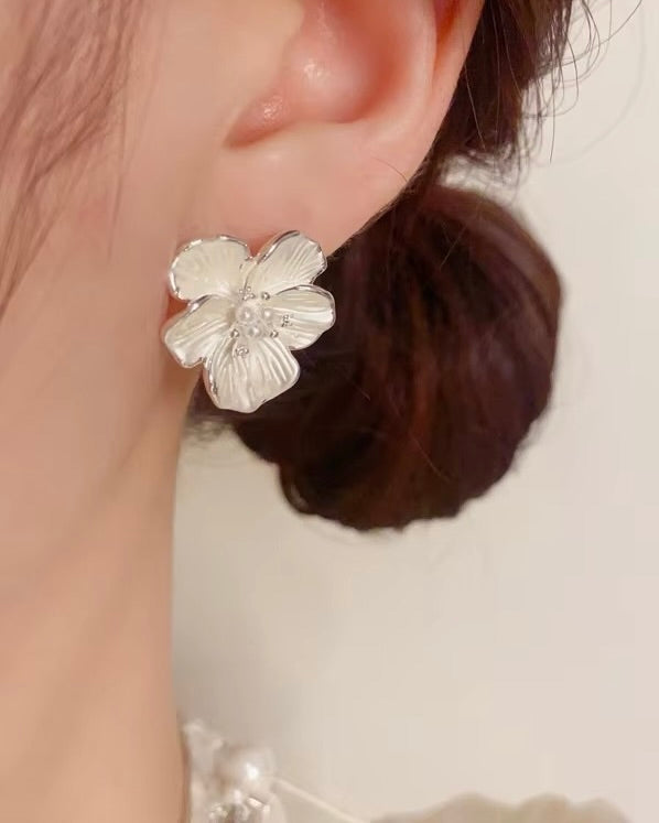 FME360 Ditsy Flower Silver
