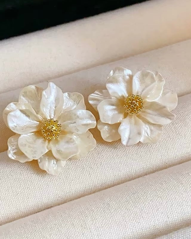 FME361 Daisy White