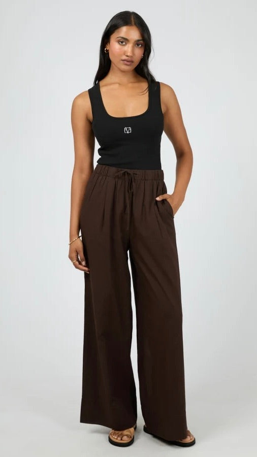 Essential Pant Brown