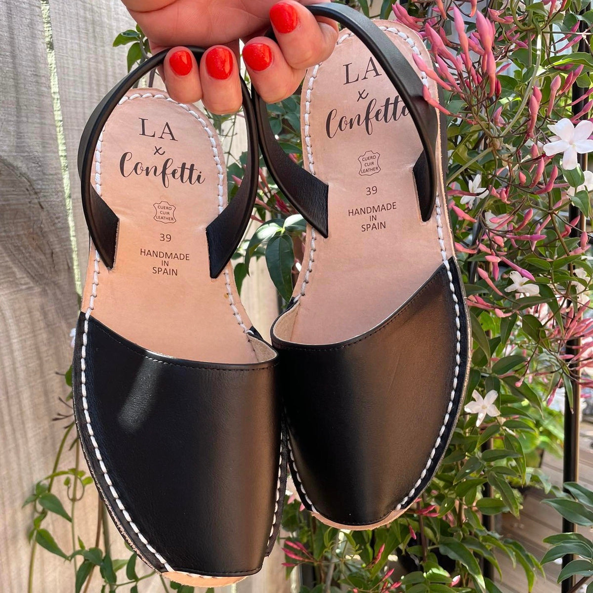 LA x Confetti Classic Avarcas Black Leather